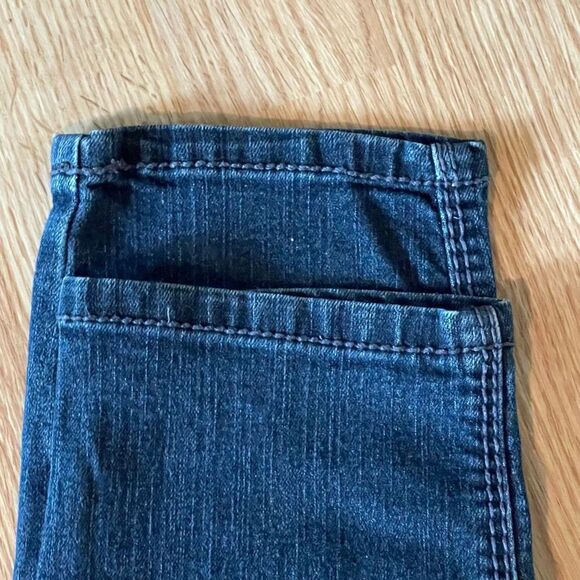 Seven7 Women skinny jeans size 8
Fancy back pocket design 
28.5” inseam
5” cuff - Picture 8 of 10